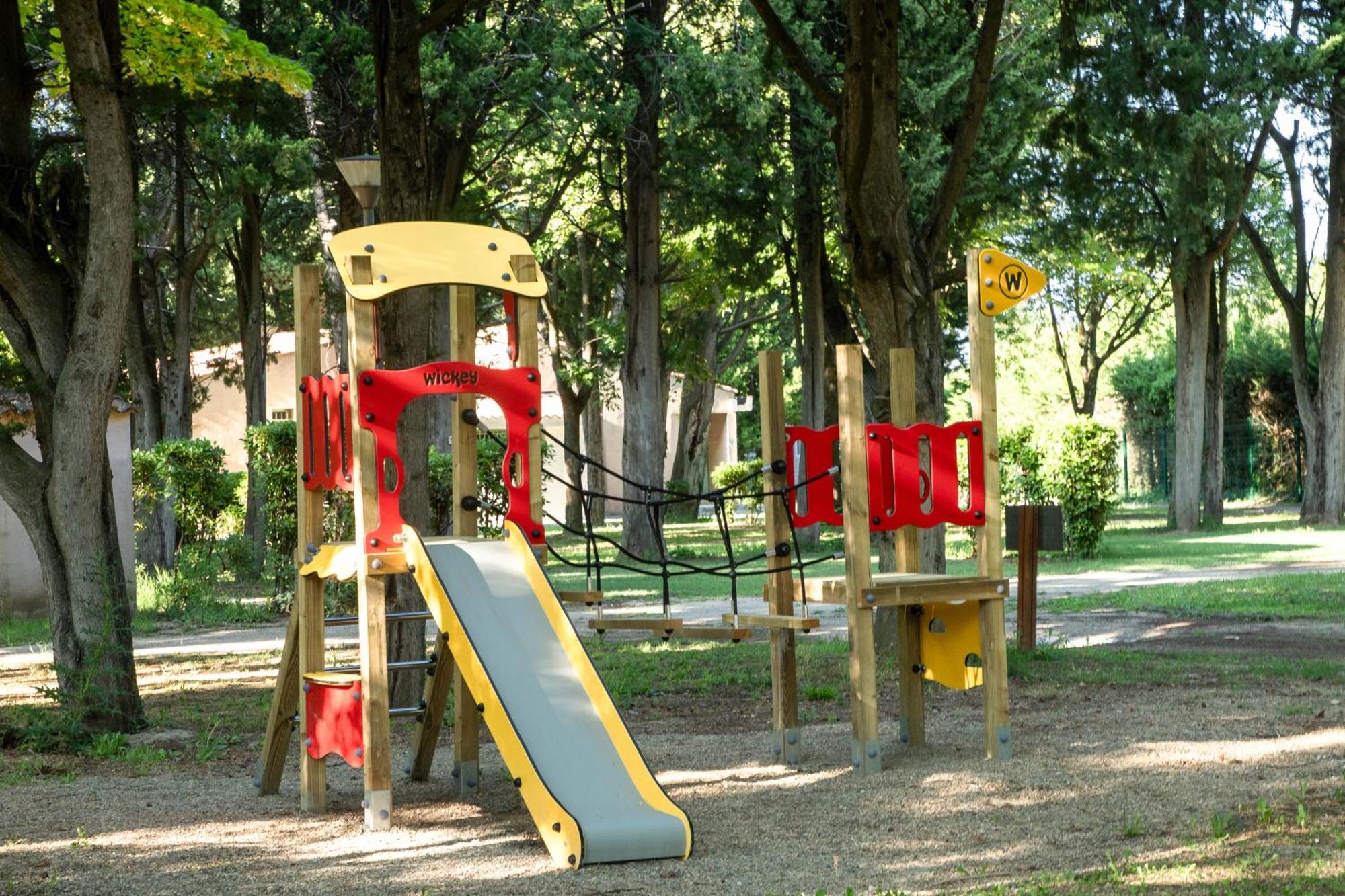 Camping Les Avignon - La Laune Villeneuve-les-Avignon Ngoại thất bức ảnh