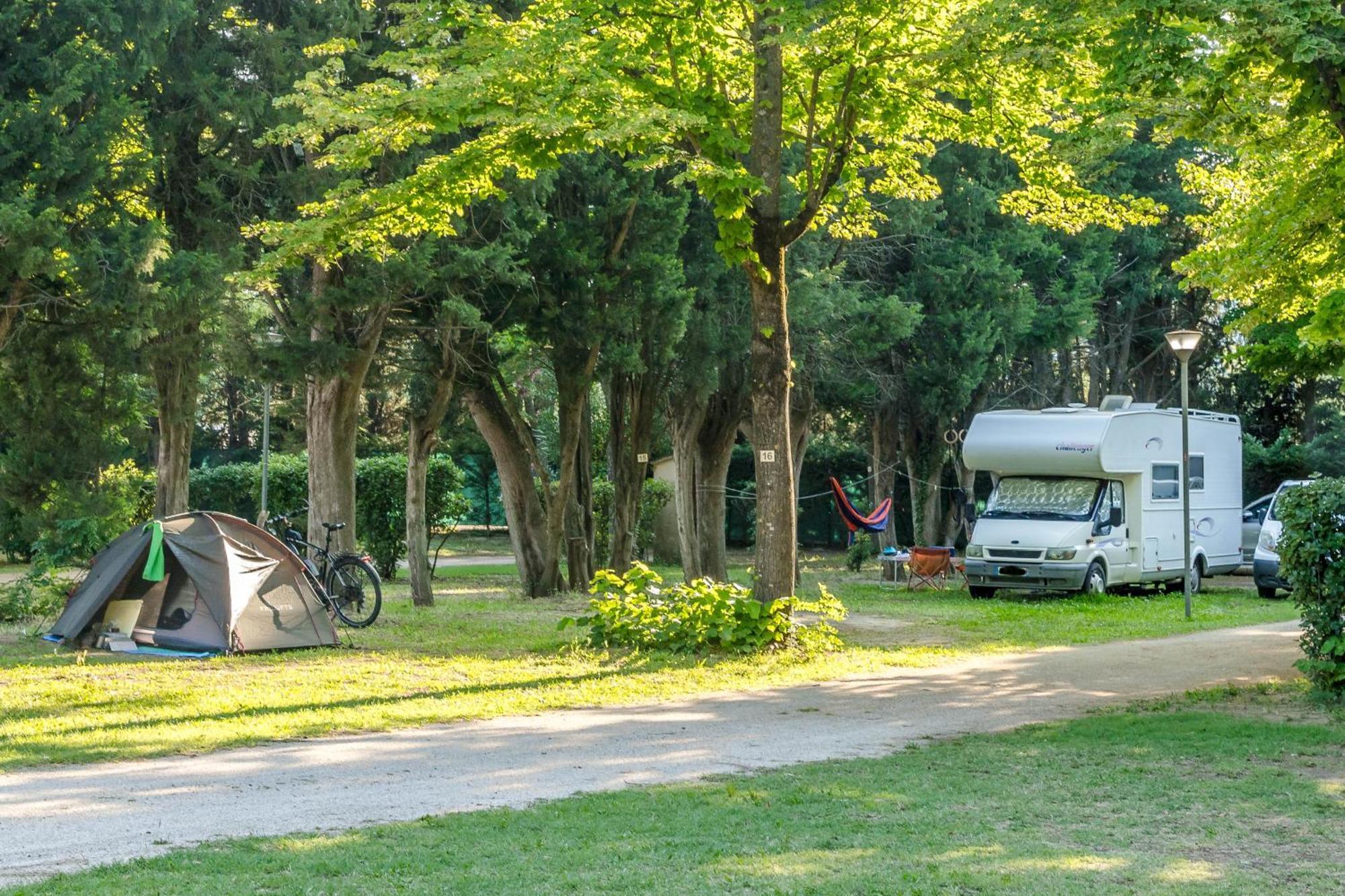 Camping Les Avignon - La Laune Villeneuve-les-Avignon Ngoại thất bức ảnh