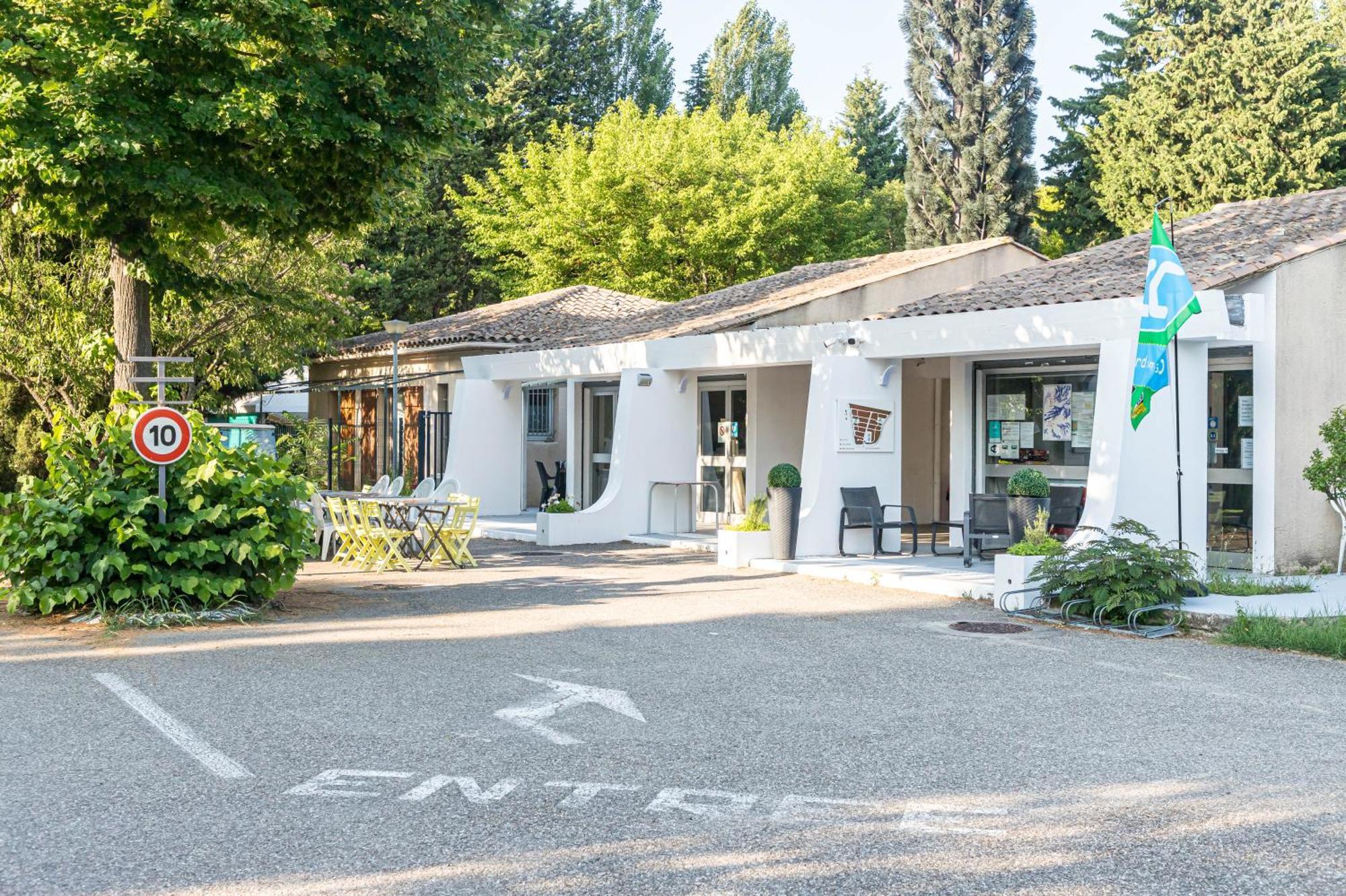 Camping Les Avignon - La Laune Villeneuve-les-Avignon Ngoại thất bức ảnh